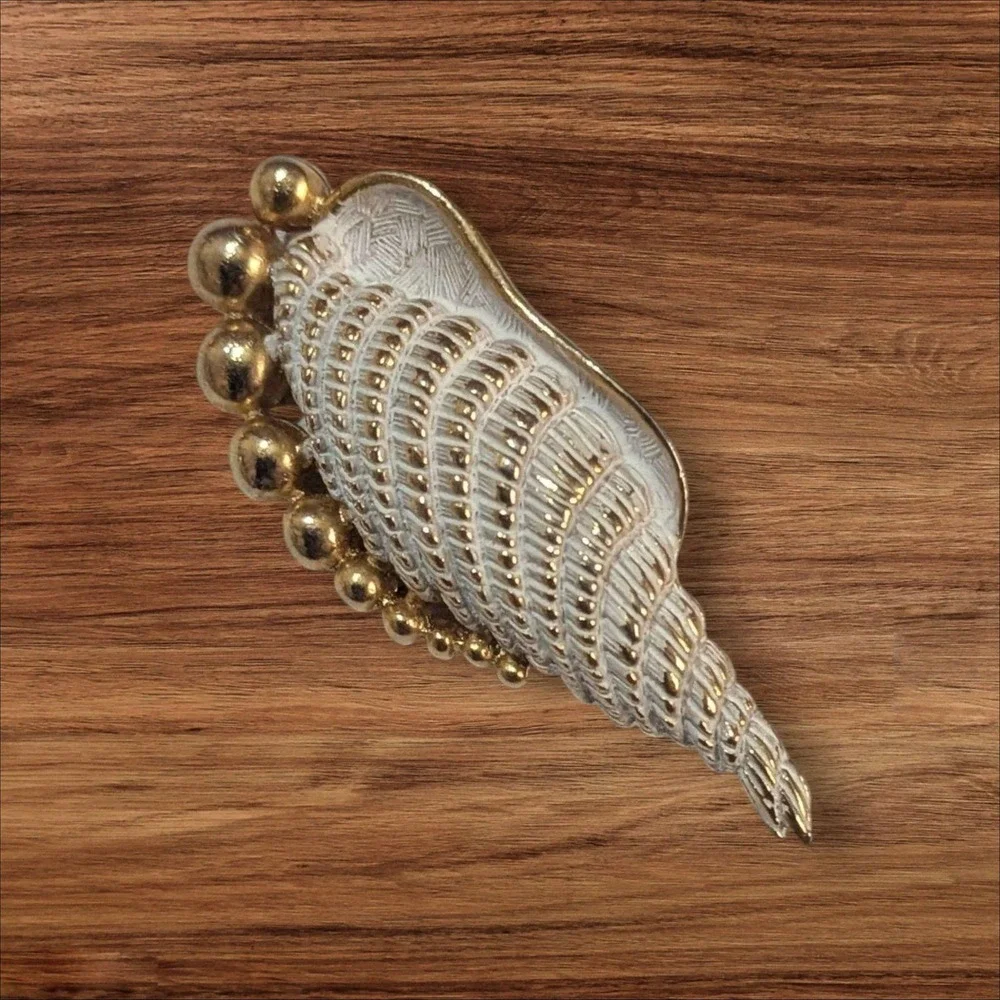 Vintage Trifari Gold Tone White Enamel Seashell Brooch Nautical Pin 2 Inch‎